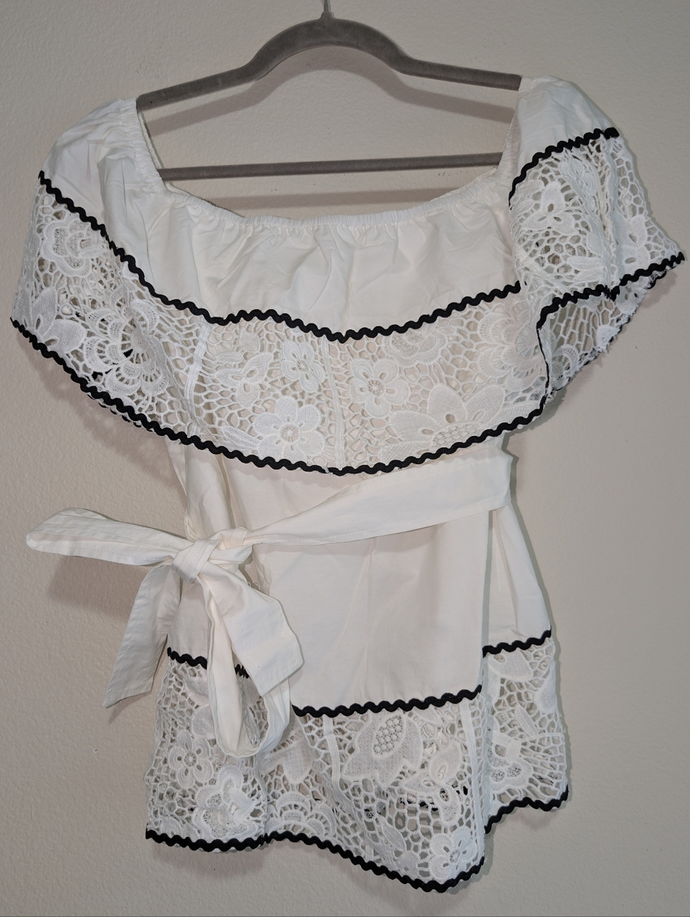 Maybe Wang Off The Shoulder Lace Blouse with Black Trim Size Large